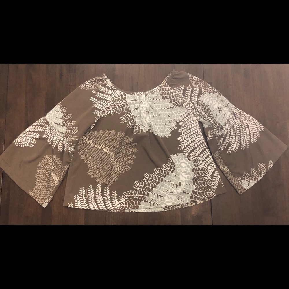 🥥 Flowly and formal brown Manuheali’i blouse 🥥